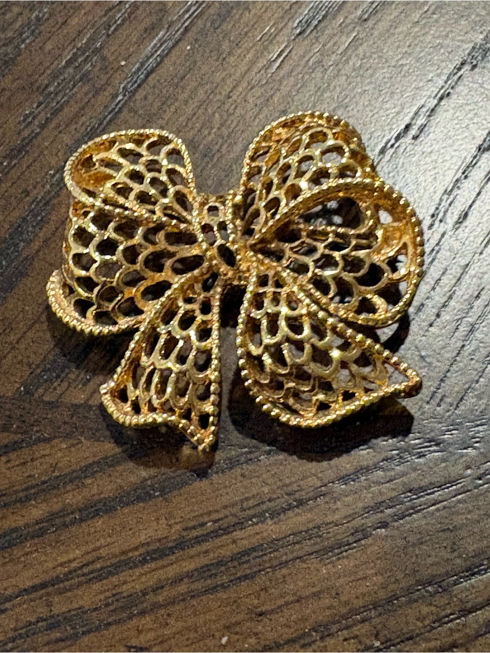 Gold-Tone Bow Filigree Brooch - Elegant Women's Jewelry